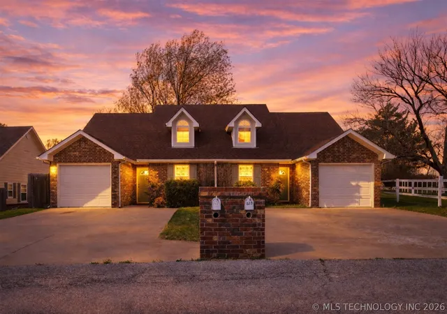 Photo 1 of Sale Pending at 827 N Thompson St, Vinita, OK 74301 | MLS# 2609018 | Listing updated on 2026-09-19
