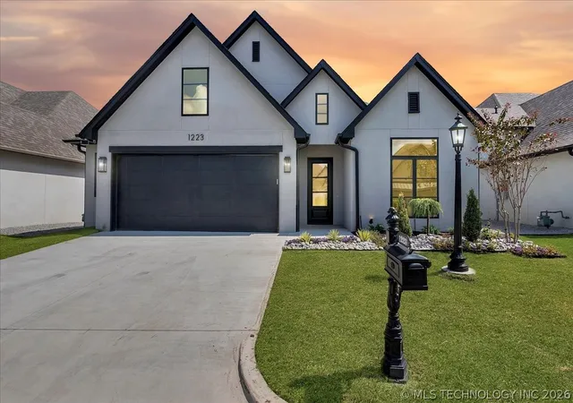 Photo 1 of Single family home for sale at 1223 N 71st Place, Broken Arrow, OK 74014 | MLS# 2613038 | Listing updated on 2026-10-05