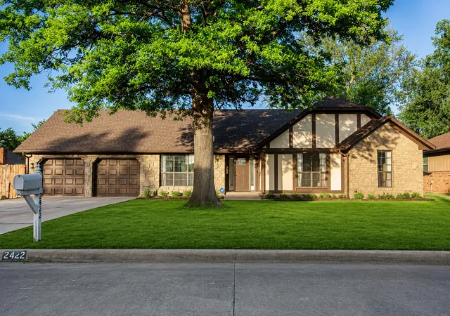 Photo 2 of Single family home for sale at 2422 S Maywood Dr, Claremore, OK 74017 | MLS# 2613072 | Listing updated on 2026-09-04
