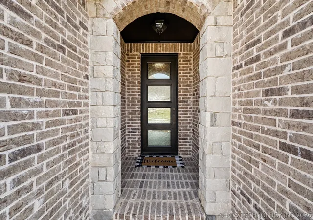 Photo 4 of Single family home for sale at 6513 S Fir Ave, Broken Arrow, OK 74011 | MLS# 2613442 | Listing updated on 2026-08-31