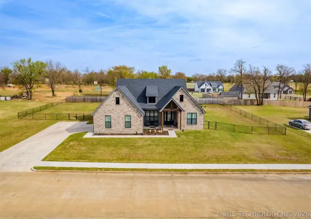 Photo 3 of Single family home for sale at 16860 W Sierra, Tahlequah, OK 74464 | MLS# 2613645 | Listing updated on 2026-08-31