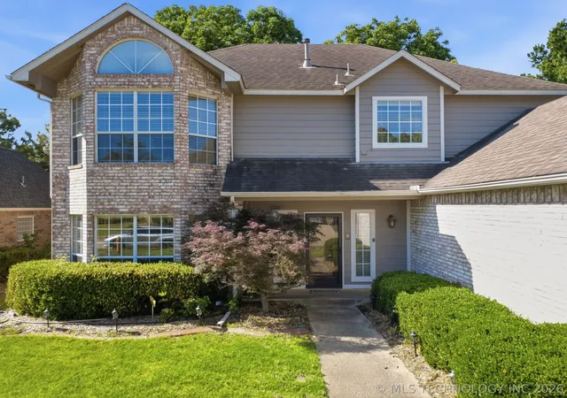 Photo 3 of Sale Pending at 411 W Union Pl, Broken Arrow, OK 74011 | MLS# 2613711 | Listing updated on 2026-09-03