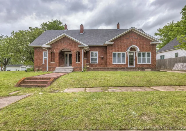 Photo 1 of Single family home for sale at 221 W Pecan St, Coweta, OK 74429 | MLS# 2613775 | Listing updated on 2026-09-08