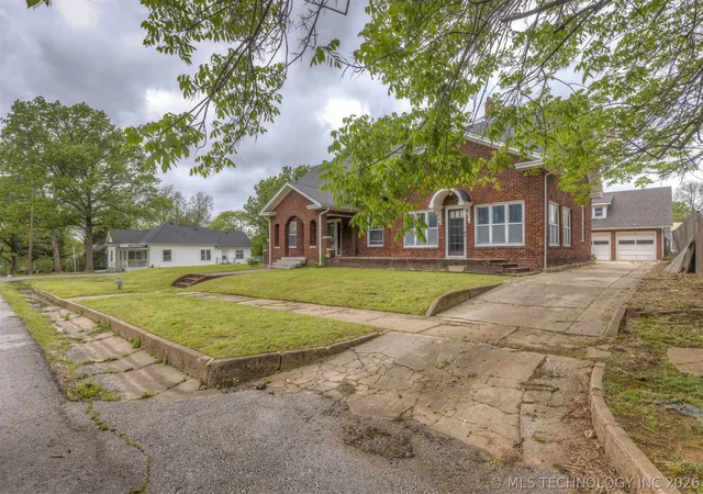 Photo 2 of Single family home for sale at 221 W Pecan St, Coweta, OK 74429 | MLS# 2613775 | Listing updated on 2026-09-08