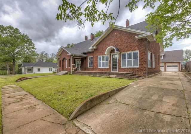 Photo 3 of Single family home for sale at 221 W Pecan St, Coweta, OK 74429 | MLS# 2613775 | Listing updated on 2026-09-08