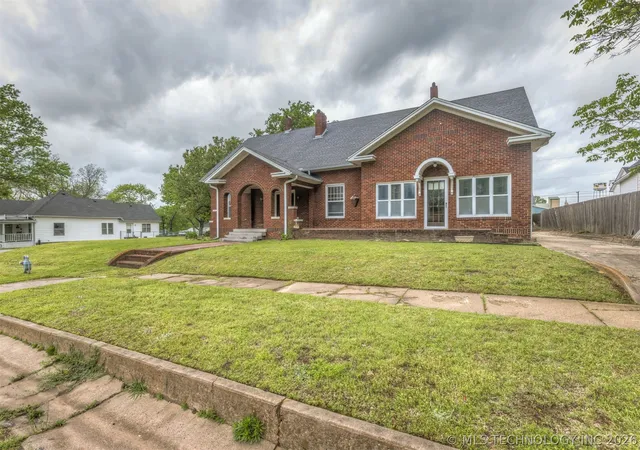Photo 3 of Single family home for sale at 221 W Pecan St, Coweta, OK 74429 | MLS# 2613775 | Listing updated on 2026-09-08