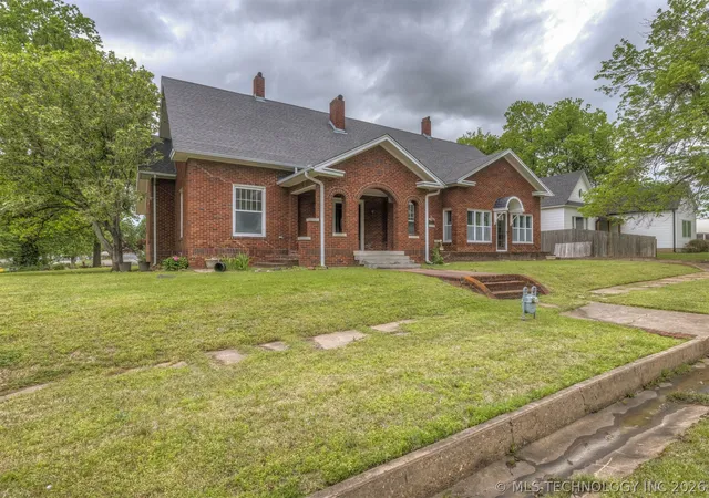 Photo 4 of Single family home for sale at 221 W Pecan St, Coweta, OK 74429 | MLS# 2613775 | Listing updated on 2026-09-08