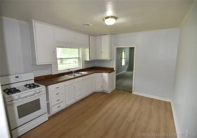 Photo 12 of Single family home for sale at 813 S Elm Ave, Bartlesville, OK 74003 | MLS# 2613892 | Listing updated on 2026-09-03