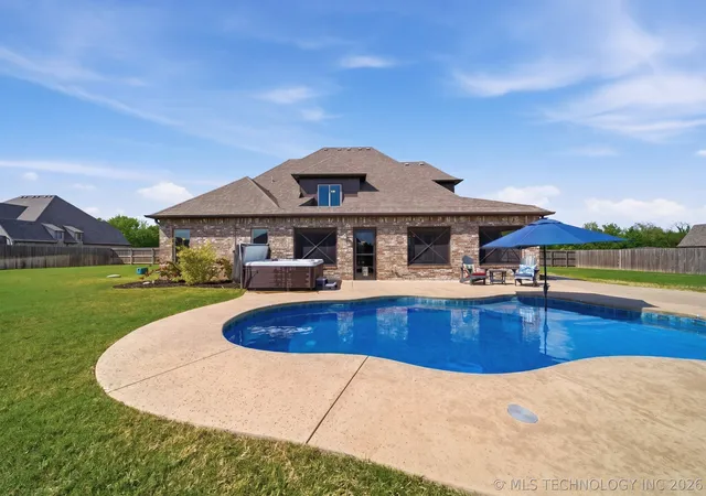 Photo 3 of Single family home for sale at 1956 E 172nd Street S, Mounds, OK 74047 | MLS# 2613597 | Listing updated on 2026-09-04