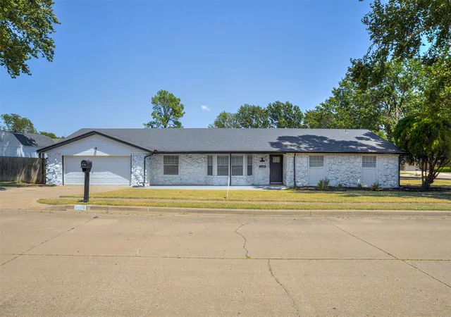 Photo 2 of Single family home for sale at 6644 Se Quail Ridge Rd, Bartlesville, OK 74006 | MLS# 2613957 | Listing updated on 2026-09-21