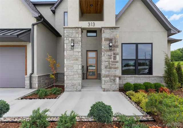 Photo 2 of Single family home for sale at 313 N 80th Street, Broken Arrow, OK 74014 | MLS# 2614041 | Listing updated on 2026-09-20