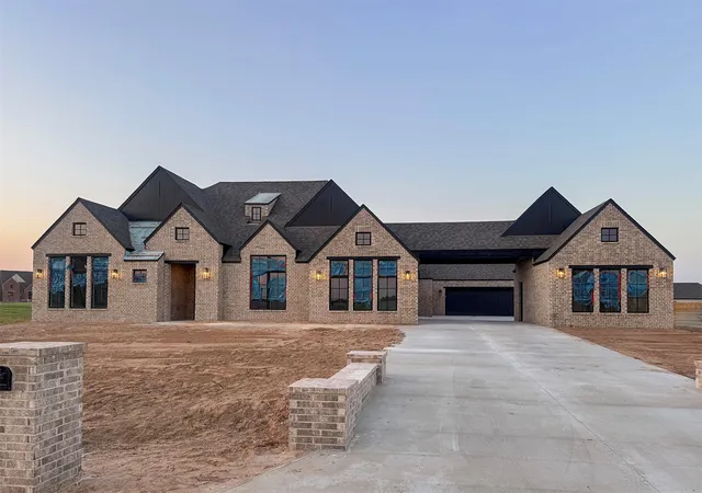 Photo 1 of Single family home for sale at 124 E 164th Place S, Glenpool, OK 74033 | MLS# 2614105 | Listing updated on 2026-09-11