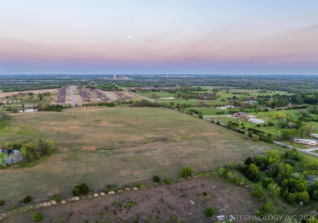 Photo 3 of Sale Pending at 6 N Memorial Dr, Tulsa, OK 74115 | MLS# 2614166 | Listing updated on 2026-09-11