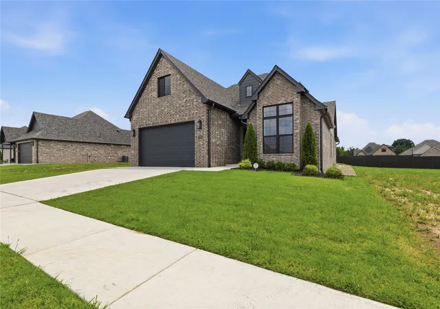 Photo 2 of Single family home for sale at 3709 W Laredo St, Broken Arrow, OK 74012 | MLS# 2614454 | Listing updated on 2026-09-14