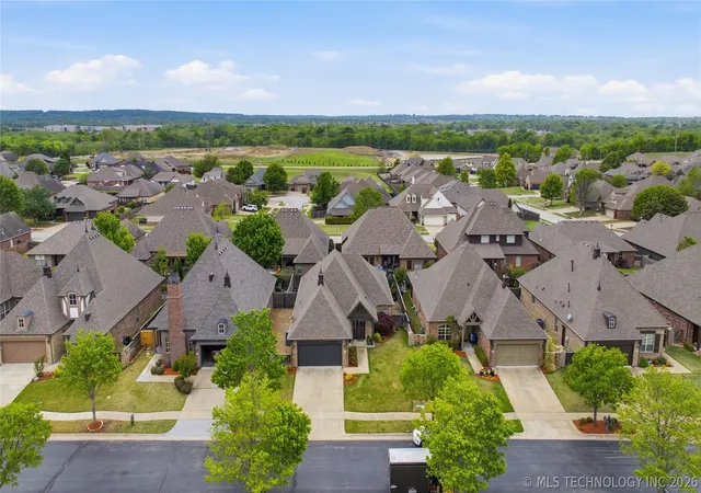 Photo 3 of Single family home for sale at 14502 S Vandalia Ave, Bixby, OK 74008 | MLS# 2614615 | Listing updated on 2026-09-04
