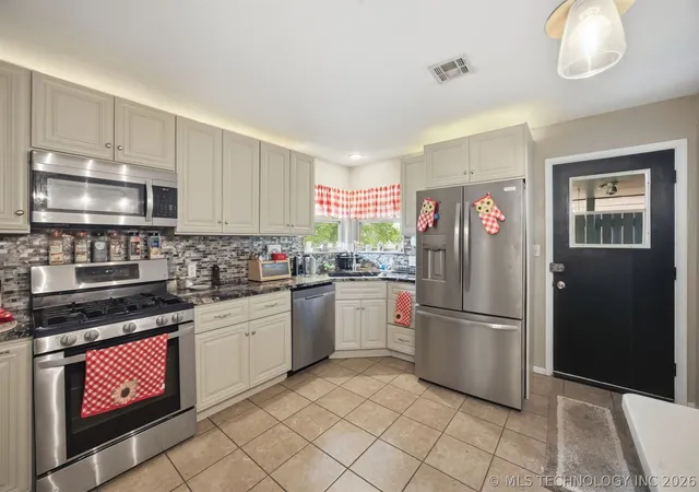 Photo 3 of Single family home for sale at 1344 South 13th, Mc Alester, OK 74501 | MLS# 2614337 | Listing updated on 2026-09-11