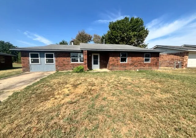 Photo 1 of Single family home for sale at 404 N Quapaw Rd, Porum, OK 74455 | MLS# 2614996 | Listing updated on 2026-09-13