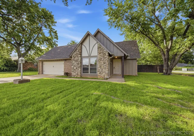 Photo 2 of Single family home for sale at 1007 W D St, Jenks, OK 74037 | MLS# 2614843 | Listing updated on 2026-09-18