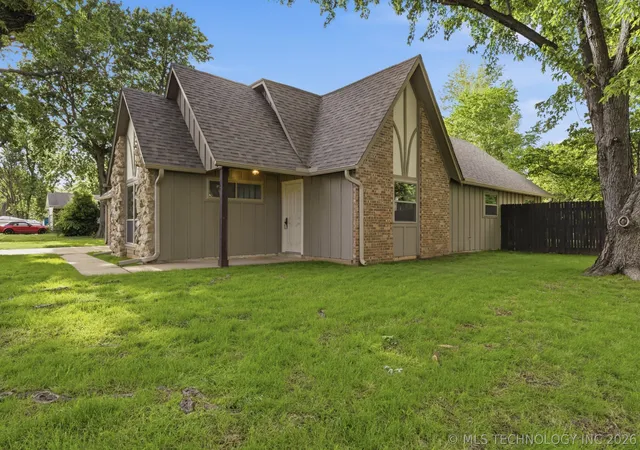 Photo 3 of Single family home for sale at 1007 W D St, Jenks, OK 74037 | MLS# 2614843 | Listing updated on 2026-09-18