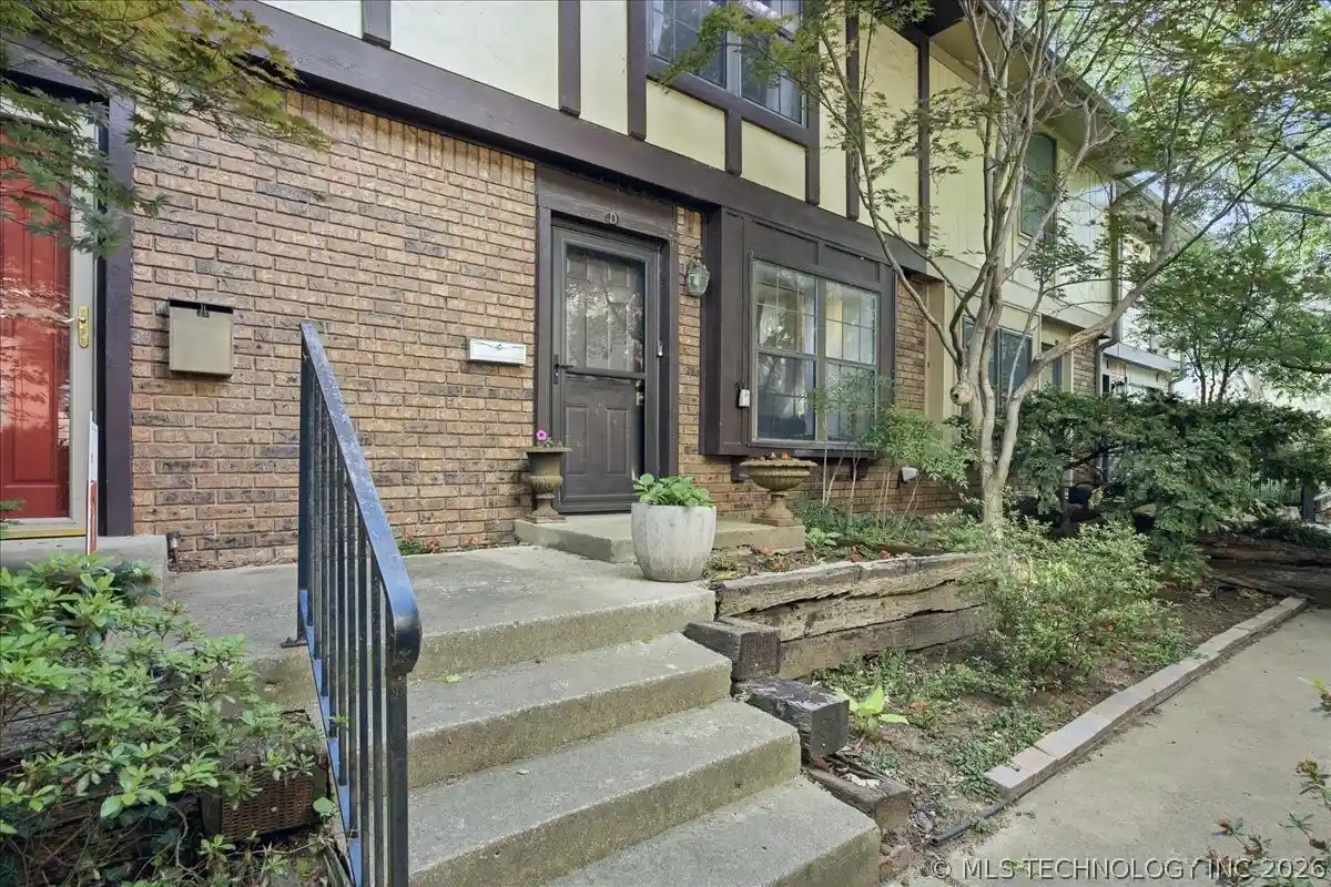 Listing Photo 2 - Condo for sale in 209 W 17th St located at 209 W 17th St, Tulsa, OK 74119 - Unit #209D