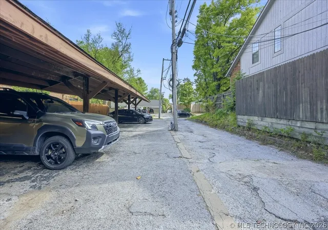 Listing Photo 2 - Condo for sale in building located at 209 W 17th St, Tulsa, OK 74119 - Unit #209D