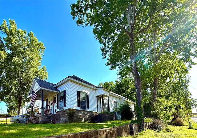 Photo 3 of Sale Pending at 501 High St, Eufaula, OK 74432 | MLS# 2615372 | Listing updated on 2026-09-01