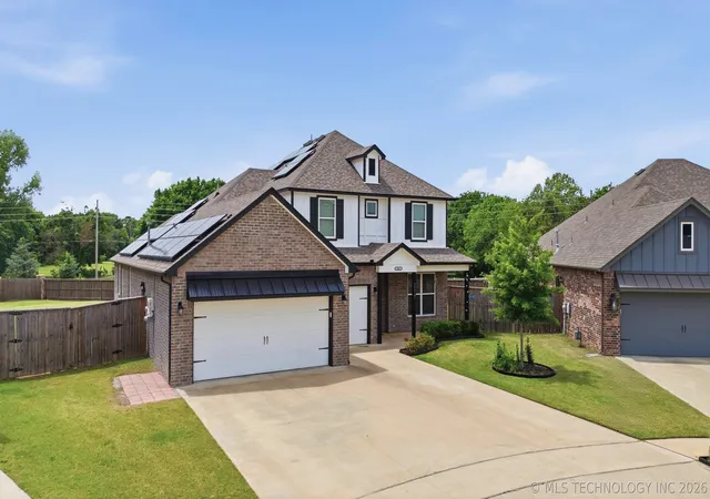 Photo 2 of Single family home for sale at 2017 W Fredericksburg Ct, Broken Arrow, OK 74011 | MLS# 2615271 | Listing updated on 2026-09-02