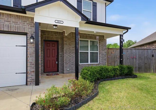 Photo 3 of Single family home for sale at 2017 W Fredericksburg Ct, Broken Arrow, OK 74011 | MLS# 2615271 | Listing updated on 2026-09-02
