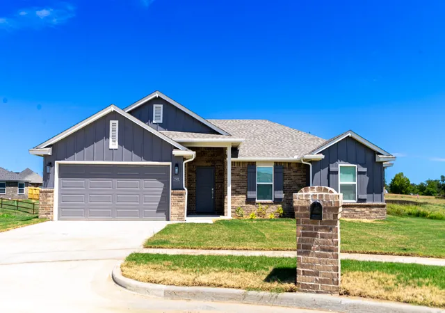 Photo 1 of Single family home for sale at 2502 W Center St, Collinsville, OK 74021 | MLS# 2615824 | Listing updated on 2026-09-14