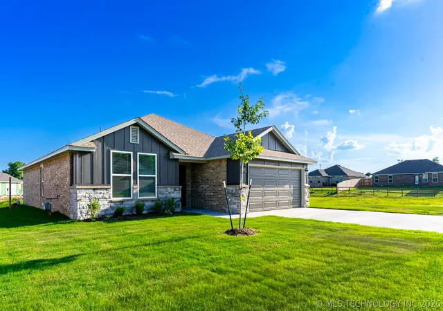 Photo 1 of Single family home for sale at 2511 W Main St, Collinsville, OK 74021 | MLS# 2615893 | Listing updated on 2026-09-14