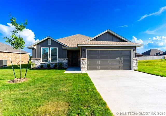 Photo 2 of Single family home for sale at 2511 W Main St, Collinsville, OK 74021 | MLS# 2615893 | Listing updated on 2026-09-14
