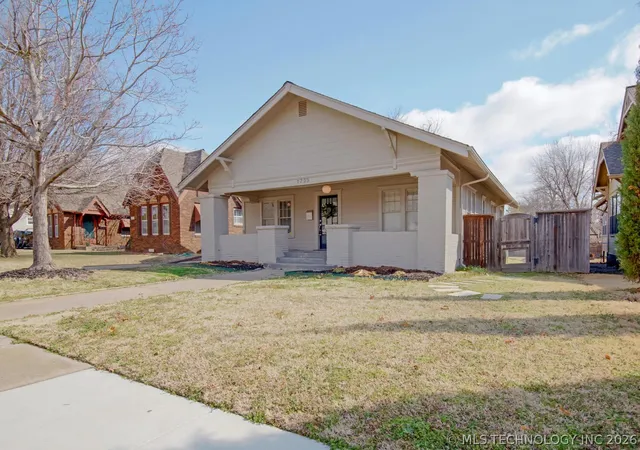 Photo 2 of Sale Pending at 1735 S Yorktown Ave, Tulsa, OK 74104 | MLS# 2615950 | Listing updated on 2026-09-04