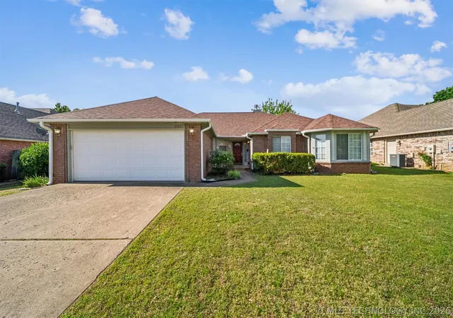 Photo 1 of Single family home for sale at 3517 E Nashville St, Broken Arrow, OK 74014 | MLS# 2615452 | Listing updated on 2026-10-06