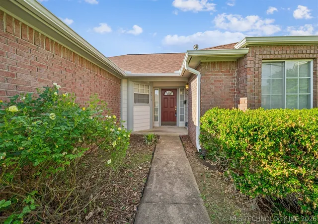 Photo 3 of Single family home for sale at 3517 E Nashville St, Broken Arrow, OK 74014 | MLS# 2615452 | Listing updated on 2026-10-06