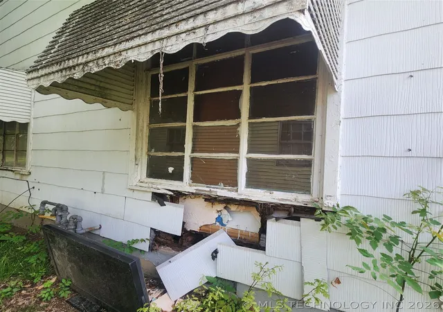 Photo 3 of Multi family home for sale at 1012 Columbus Ave, Muskogee, OK 74401 | MLS# 2616173 | Listing updated on 2026-09-10