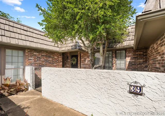 Photo 2 of Sale Pending at 39 Se Shadowlake Dr #39, Bartlesville, OK 74006 | MLS# 2616069 | Listing updated on 2026-09-14