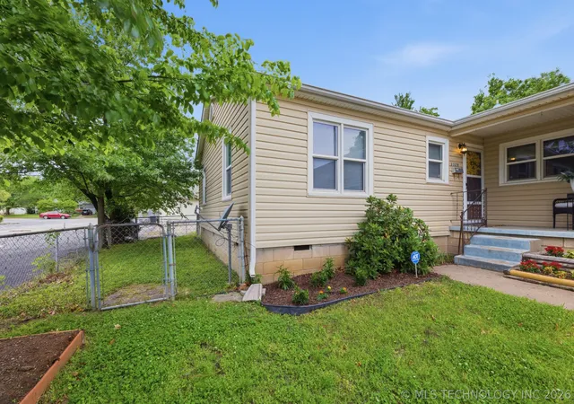 Photo 3 of Sale Pending at 3328 S Knoxville Ave, Tulsa, OK 74135 | MLS# 2616646 | Listing updated on 2026-10-06