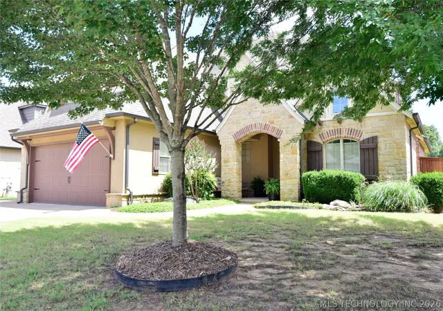 Photo 4 of Sale Pending at 2404 E 140th Place, Bixby, OK 74008 | MLS# 2616815 | Listing updated on 2026-09-12