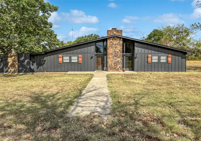 Photo 1 of Single family home for sale at 206 Tanglewood, Lone Grove, OK 73443 | MLS# 2616995 | Listing updated on 2026-09-30