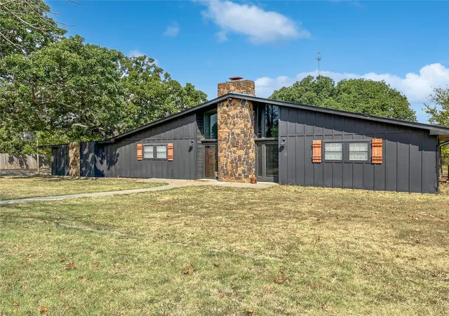 Photo 2 of Single family home for sale at 206 Tanglewood, Lone Grove, OK 73443 | MLS# 2616995 | Listing updated on 2026-09-30
