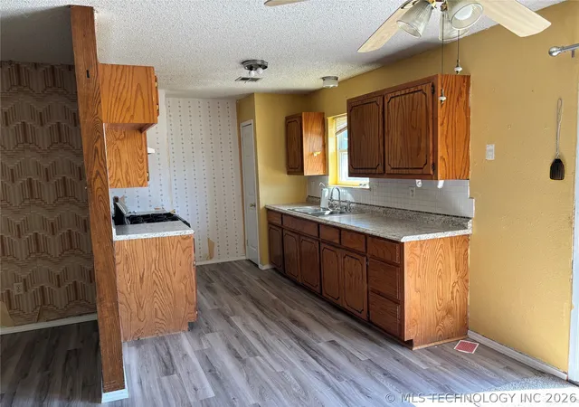 Photo 4 of Single family home for sale at 901 N Kern Ave, Okmulgee, OK 74447 | MLS# 2617124 | Listing updated on 2026-09-14