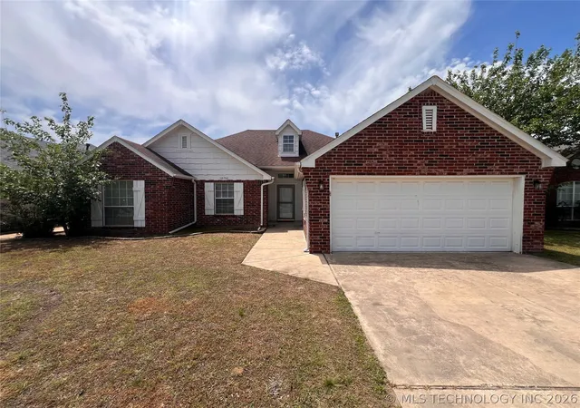 Photo 1 of Single family home for sale at 10766 E 121st Street N, Collinsville, OK 74021 | MLS# 2617311 | Listing updated on 2026-09-14