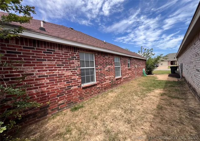 Photo 4 of Single family home for sale at 10766 E 121st Street N, Collinsville, OK 74021 | MLS# 2617311 | Listing updated on 2026-09-14