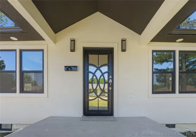 Photo 2 of Single family home for sale at 1220 E Miami, Mc Alester, OK 74501 | MLS# 2617302 | Listing updated on 2026-10-05