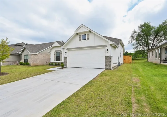 Photo 3 of Sale Pending at 13404 E 123rd Place N, Collinsville, OK 74021 | MLS# 2617577 | Listing updated on 2026-09-08