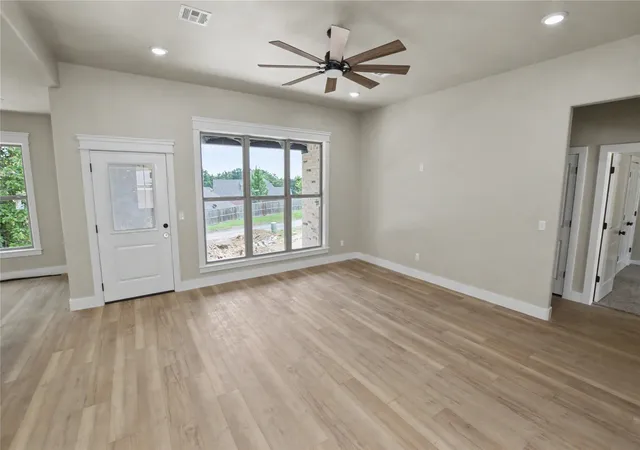 Photo 2 of Single family home for sale at 685 Woodlands Dr, Tahlequah, OK 74464 | MLS# 2617784 | Listing updated on 2026-10-21