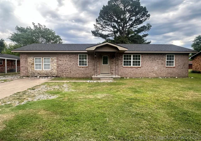 Photo 1 of Single family home for sale at 604 S 1st Street, Henryetta, OK 74437 | MLS# 2617830 | Listing updated on 2026-09-01
