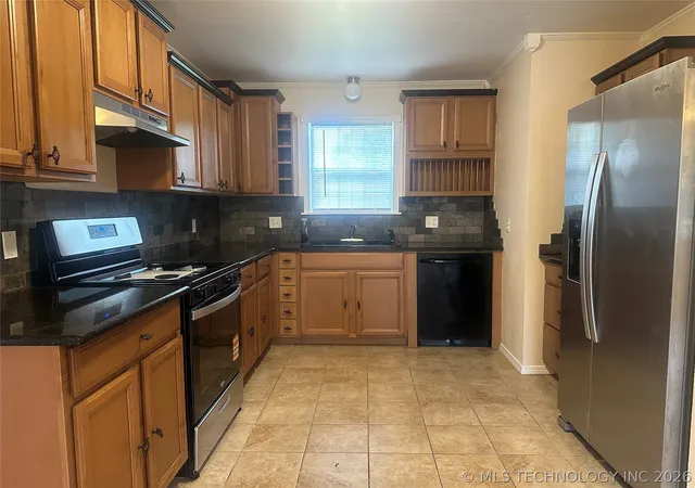 Photo 4 of Single family home for sale at 604 S 1st Street, Henryetta, OK 74437 | MLS# 2617830 | Listing updated on 2026-09-01