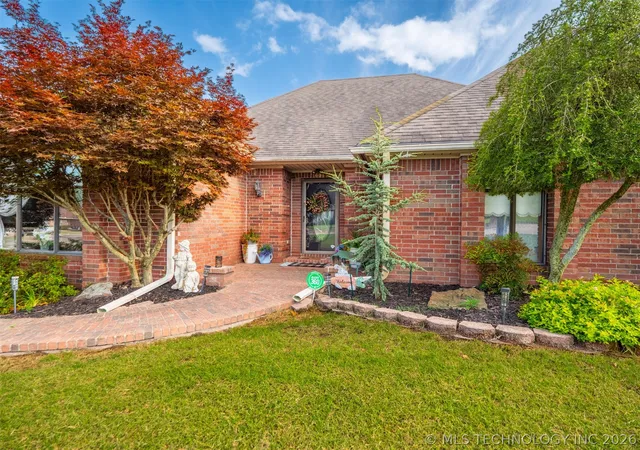 Photo 3 of Single family home for sale at 604 Nelson, Mc Alester, OK 74501 | MLS# 2618150 | Listing updated on 2026-08-30