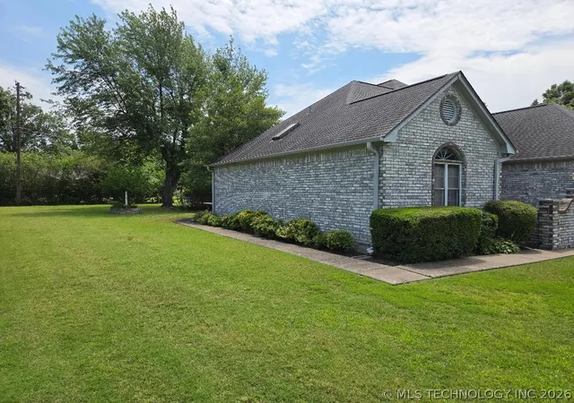 Photo 3 of Sale Pending at 112 Circle Dr, Checotah, OK 74426 | MLS# 2618245 | Listing updated on 2026-09-07